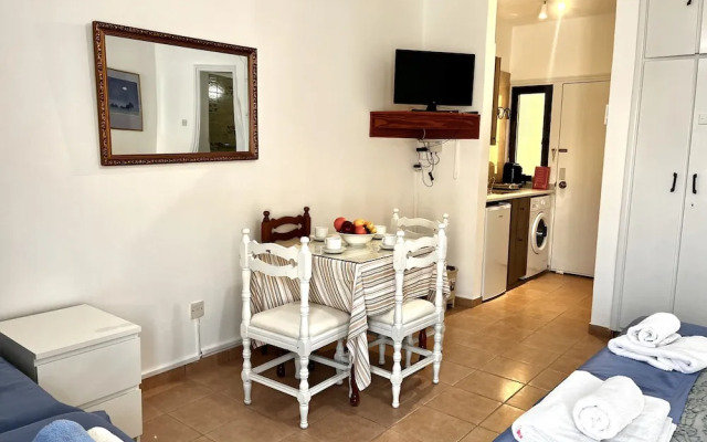 79 AN - Stay Nissi Chrysland Studio 111