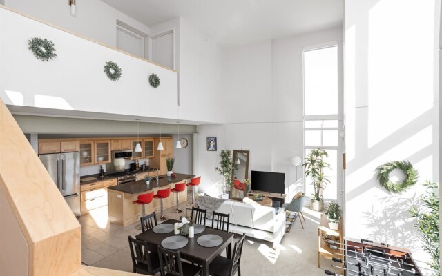 Modern Penthouse on Mass By CozySuites