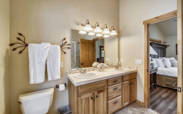 Highfield Trail 4 Bedroom Home by RedAwning