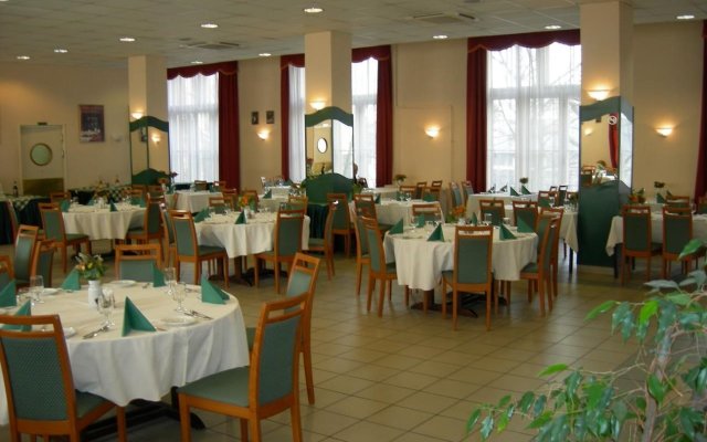 Hunguest Hotel Platánus