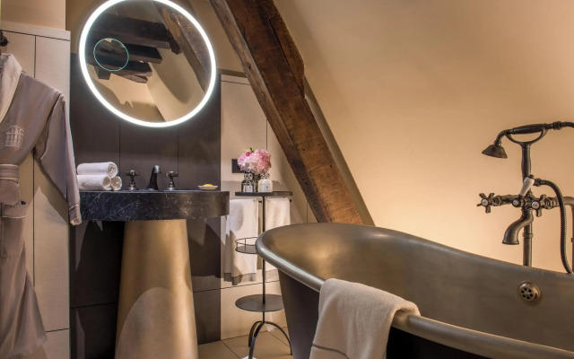 Cour des Vosges - Evok Collection