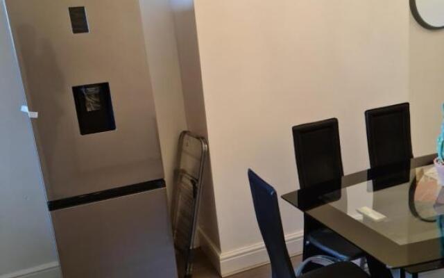 Fields Home a Stunning 3 Bedroom-Sleeps 5