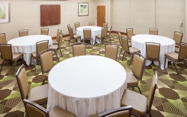 Holiday Inn Manchester Airport by IHG