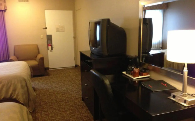 Ramada by Wyndham Fresno North