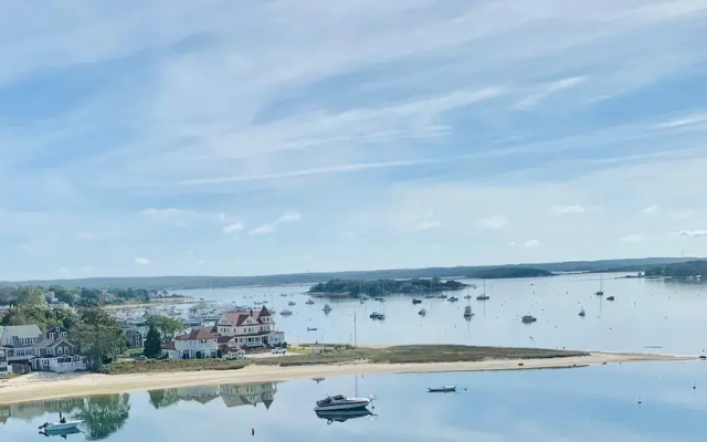 The Glen Cove Hotel & Restaurant