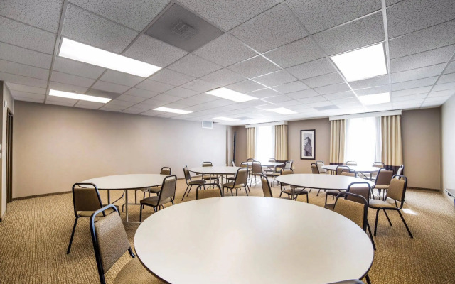 Comfort Inn & Suites