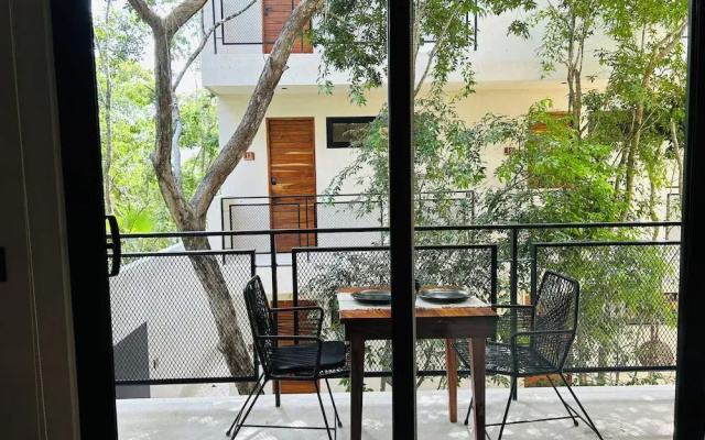 Jungle  Studio Balcony & Hammock S19