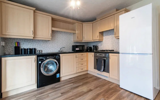 Mandarin Styles 3 Bedroom W/garden in Derby