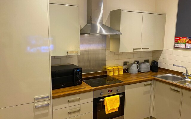 Luxury High Street Apartment