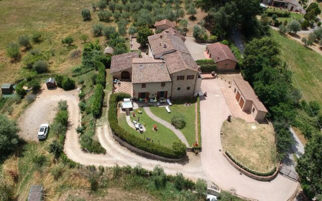 Wonderful house with hot tube and infinite view on Chianti 5 min drive form Siena-Cozy house