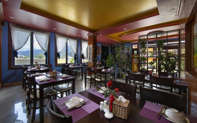 Saparis Hotel