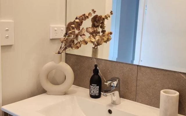Enfield Lux- Brand New Apartment