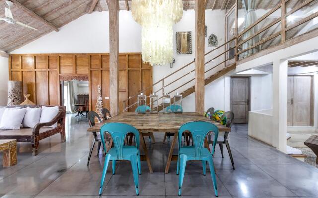 Villa Putih in Kuta with 4 bedrooms and 3 bathrooms