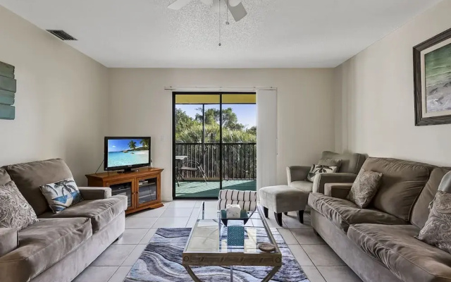 Beachview Condo 2 Bedroom Condo by RedAwning