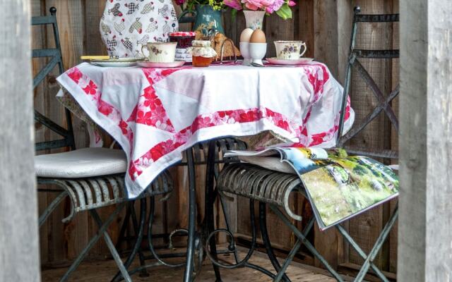 Cozy Holiday Home in South Wales With Patio