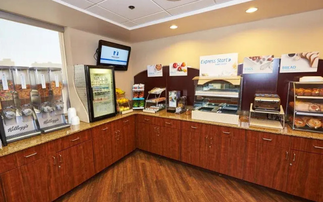 Holiday Inn Express Powless House