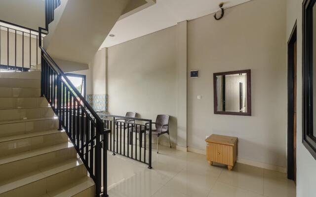 RedDoorz near Puri Indah Mall