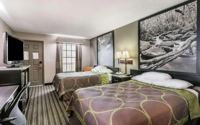 Super 8 by Wyndham Clinton