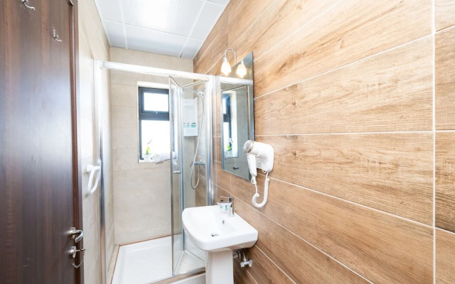 Islet Seafront Penthouse with Hot tub