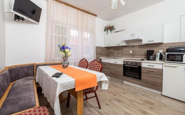 Stunning Home in Rab With Wifi and 4 Bedrooms