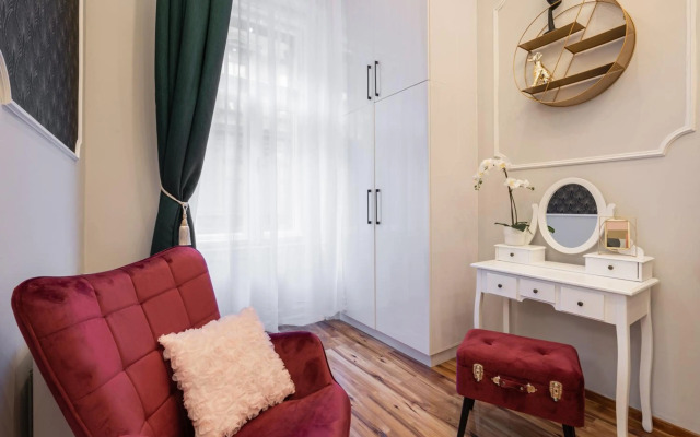 Premium Art Deco Apartment at Broadway // 4BDR & 3BR