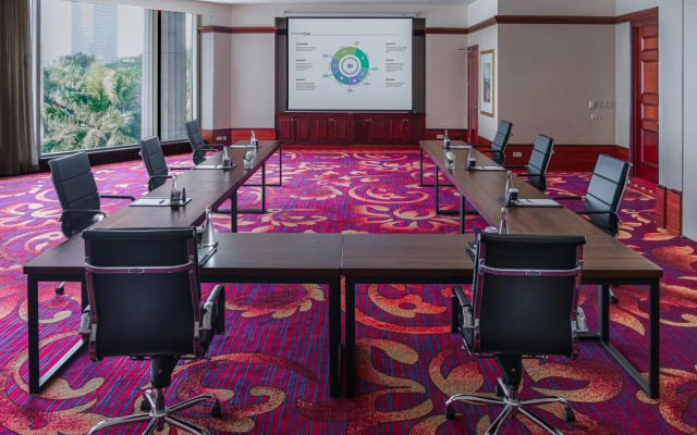 The Ritz-Carlton Jakarta, Mega Kuningan