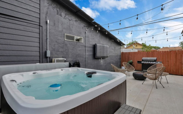 Modern Luxury Minutes From Downtown Dallas