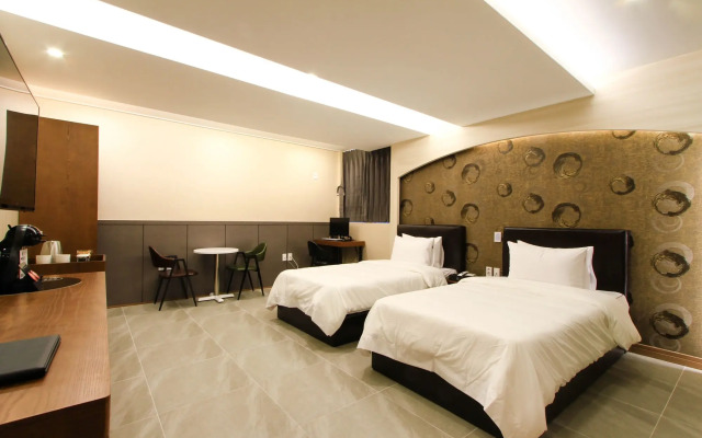 The King Hotel