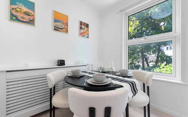 Charming London Apartment Near City Center