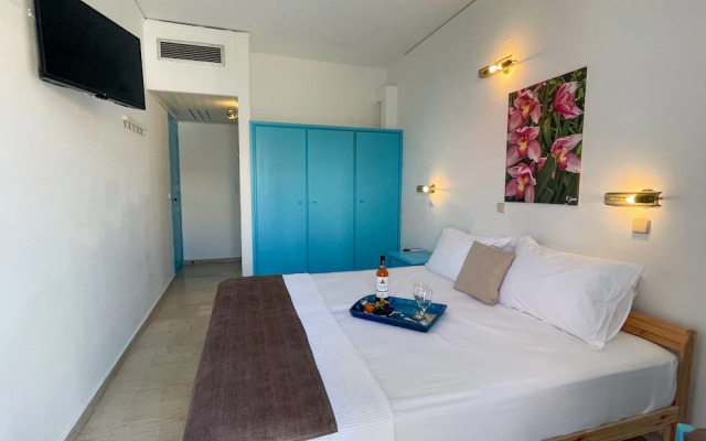 Stratos Hotel