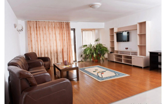 Lira Pacific Aparthotel