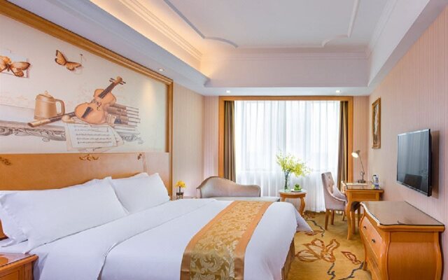 Vienna Hotel (Guangzhou Xintang Shacun Metro Station)
