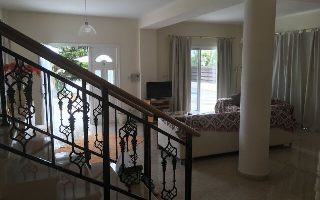 3 Bed Villa 10 Minutes Drive From Beautiful Beach