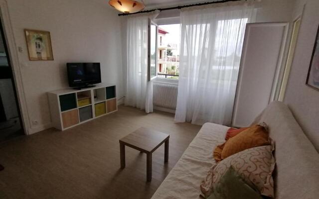 Joli F2 en face de la gare de Paray-le-Monial