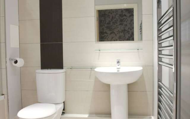 2 Bed Modern Apartment-Wilmington Close