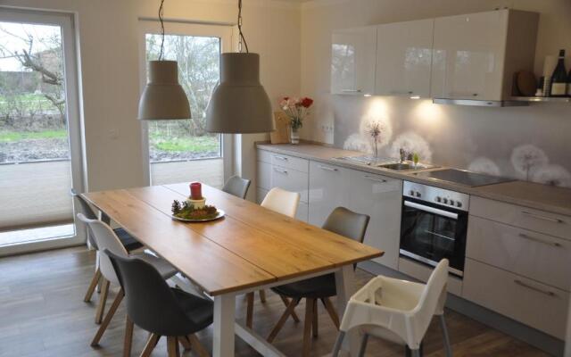 Ferienhaus Sommerbrise, Hof zur Sonnenseite Fehmarn, 4 Sterne