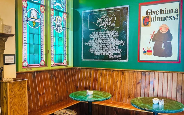 County Clare Irish Hotel & Pub