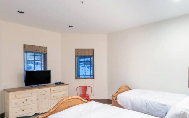 Slopeside Villa by Exceptional Stays