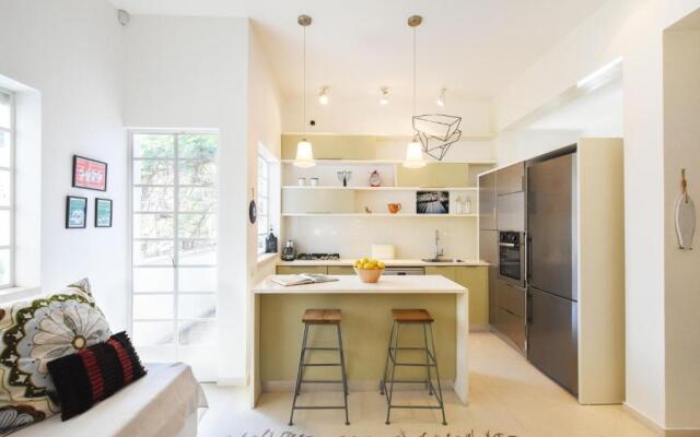 Quiet & Chic 3BR in Mapu 15 by HolyGuest