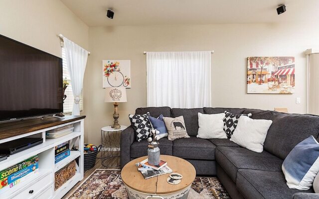 Farmhouse Surprise - 3 Bedroom by Casago