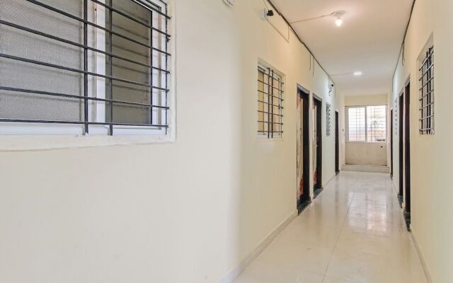 Oyo 42962 Alok Hotel