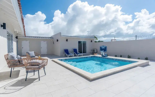Breathtaking Prvt 4BR Pool Villa 5 Min to Beach