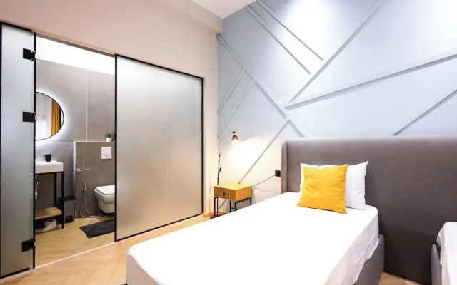 Grandstay Central 104