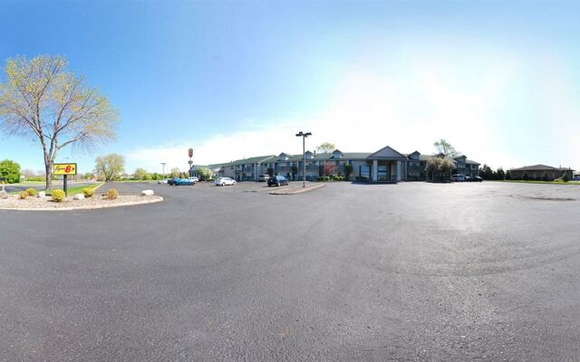 Super 8 by Wyndham Hudson