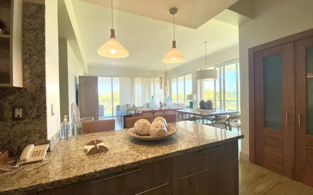Georgeus 4BR Apartment at Blue Jacktar