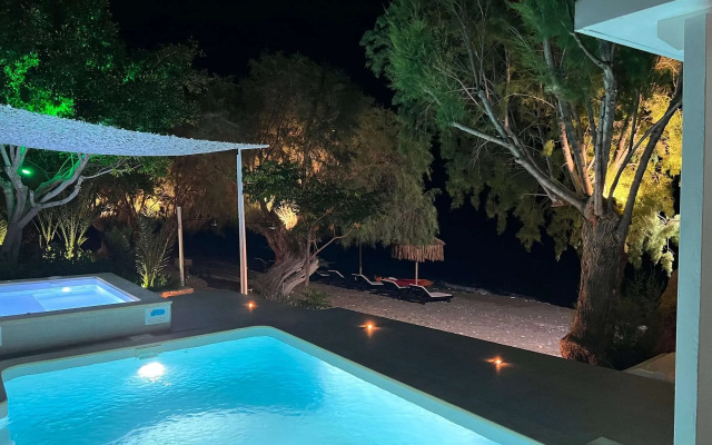 NIKKON LUXURY LIVING is a luxury private villa, in top of the sea.Enjoy LUXURY.