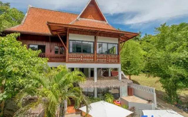 Penthouse Crystal Bay Apartments