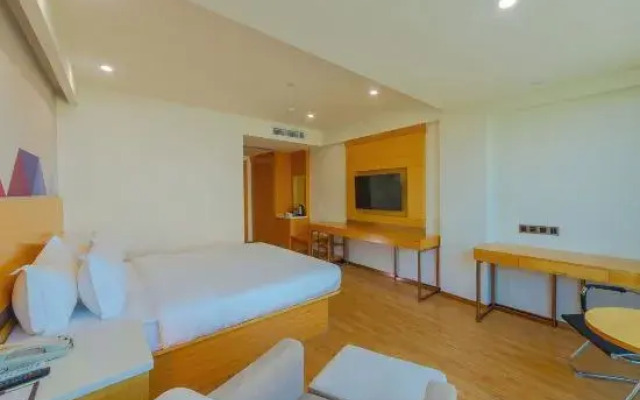 Borrman Hotel (Zhanjiang World Trade Center Railway Station)