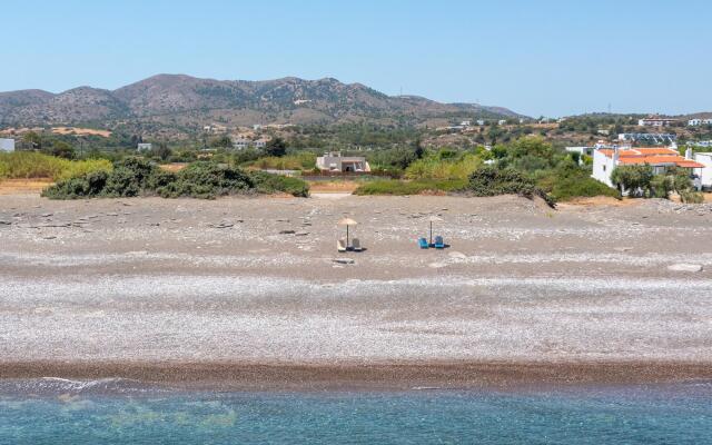 Gennadi Serenity House -beachfront Villa