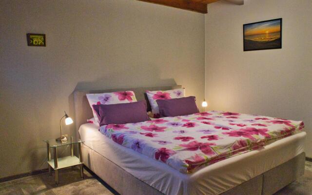 Terraced house in Strackholt with terrace